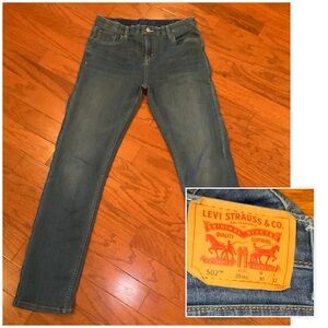 Levi's Men's Slim Straight Jeans in Medium Blue Wash